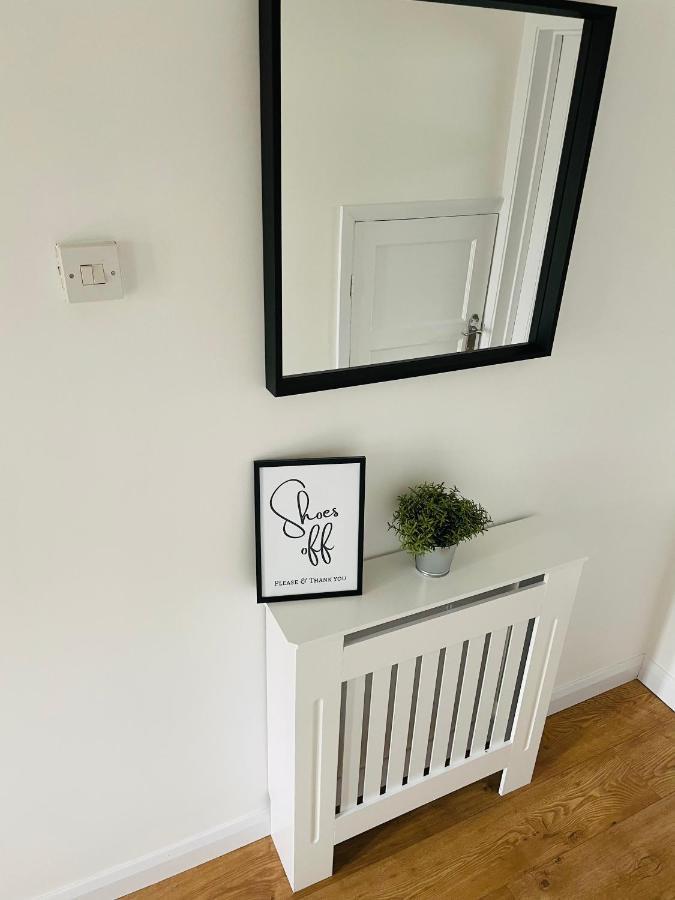 Wolverhampton Large 3 Bedrooms 5 Bed House Perfect For Short & Long Stays Contractors Business Nhs Insurance 1 Bathroom And Separate Wc Private Garden Driveway For 2 Large Vehicles Close To City Centre M6 M54 And Walsall Willenhall Cannock Property 외부 사진